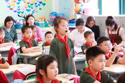 深耕细研促成长，启智点亮明未来——二年级语文组教研活动实录